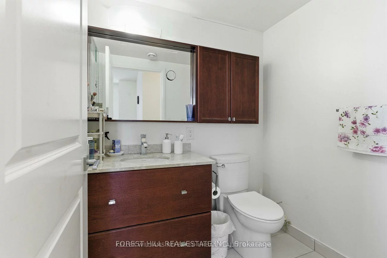 7165, Yonge, Thornhill, Markham