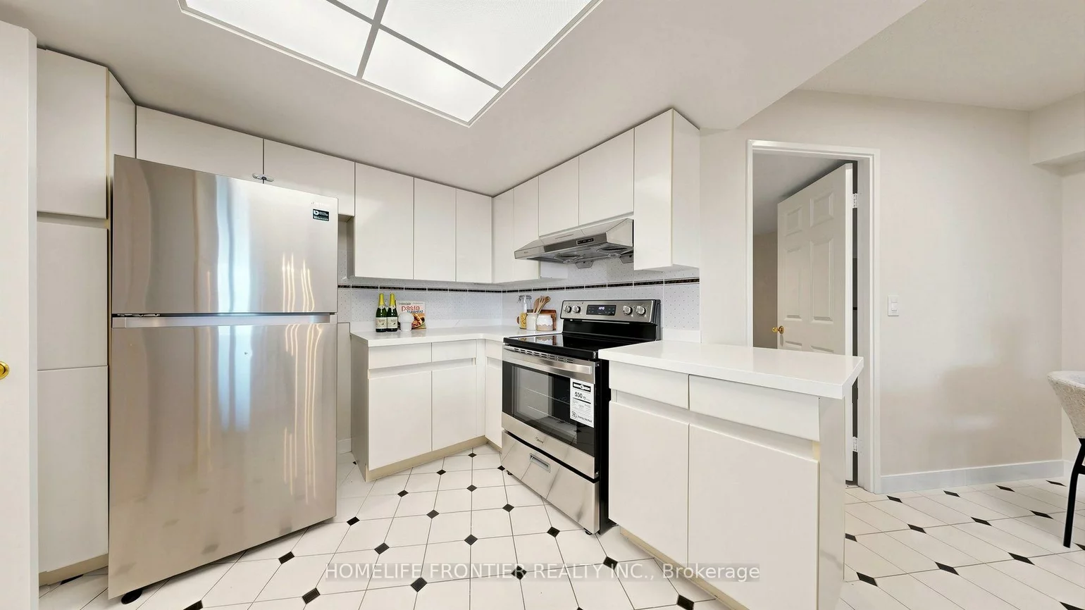 7825, Bayview, Aileen-Willowbrook, Markham