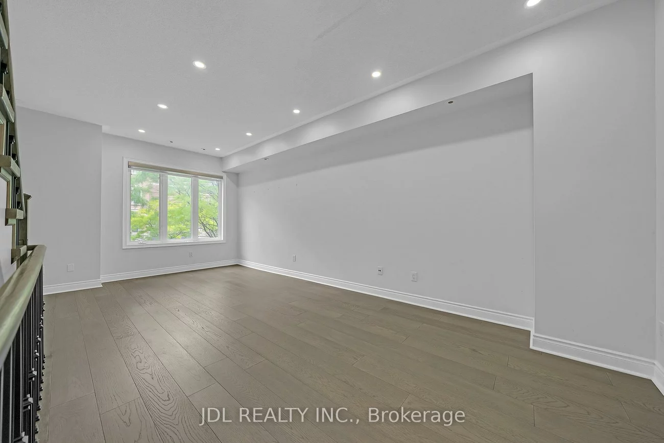 25, Galleria, Commerce Valley, Markham