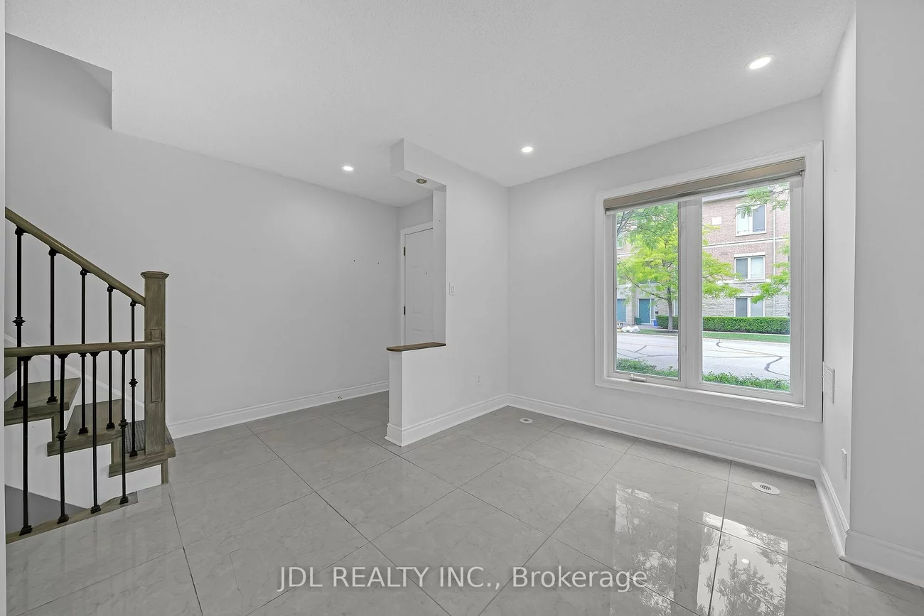 25, Galleria, Commerce Valley, Markham