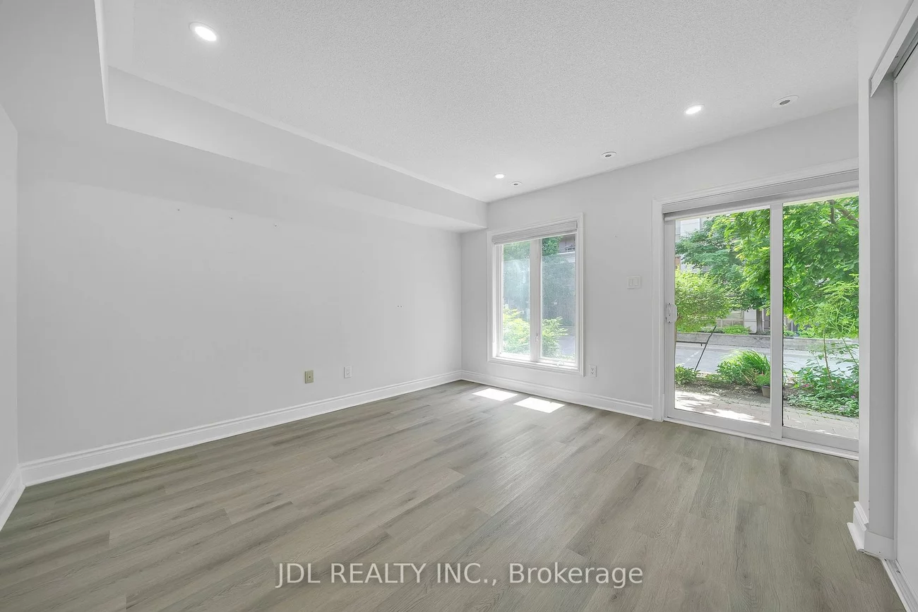 25, Galleria, Commerce Valley, Markham