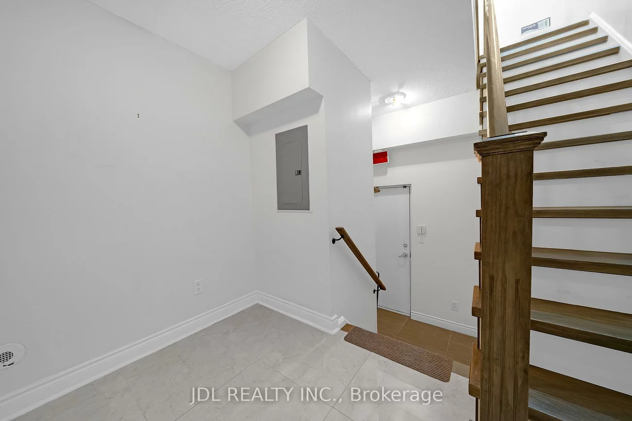 25, Galleria, Commerce Valley, Markham