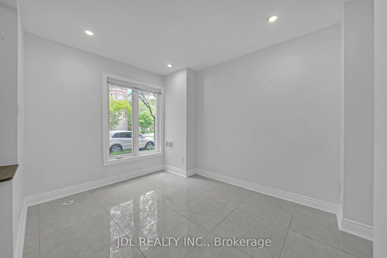 25, Galleria, Commerce Valley, Markham