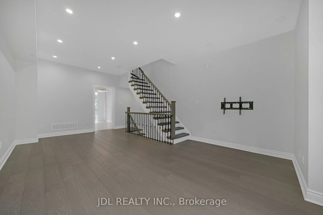 25, Galleria, Commerce Valley, Markham