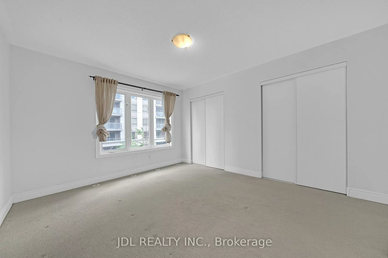 25, Galleria, Commerce Valley, Markham