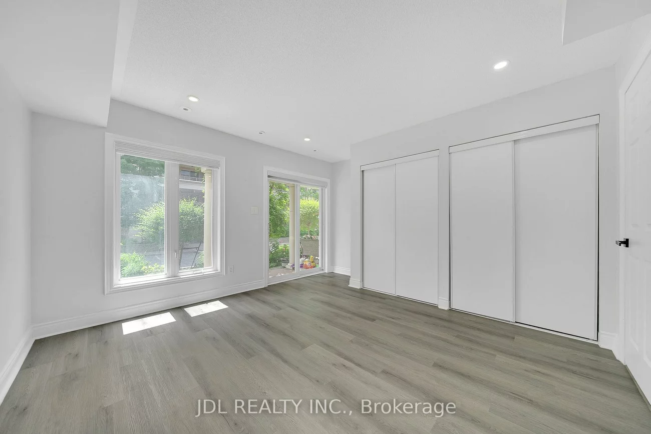 25, Galleria, Commerce Valley, Markham