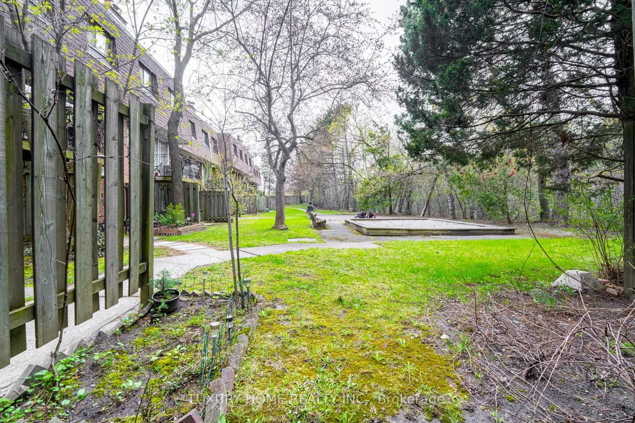 100, Henderson, Grandview, Markham