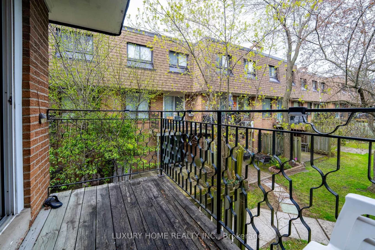 100, Henderson, Grandview, Markham