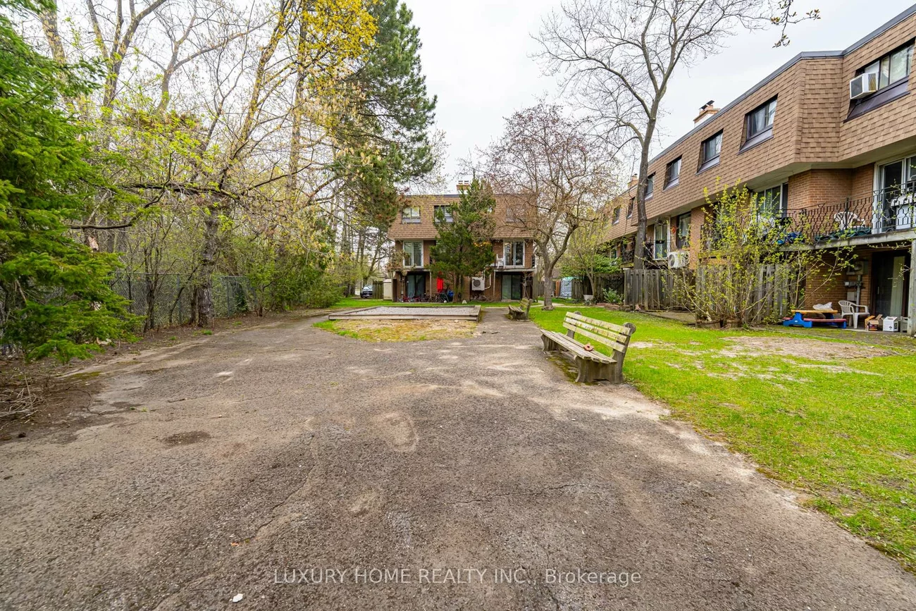 100, Henderson, Grandview, Markham