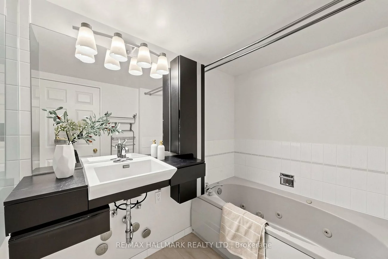 7905, Bayview, Aileen-Willowbrook, Markham