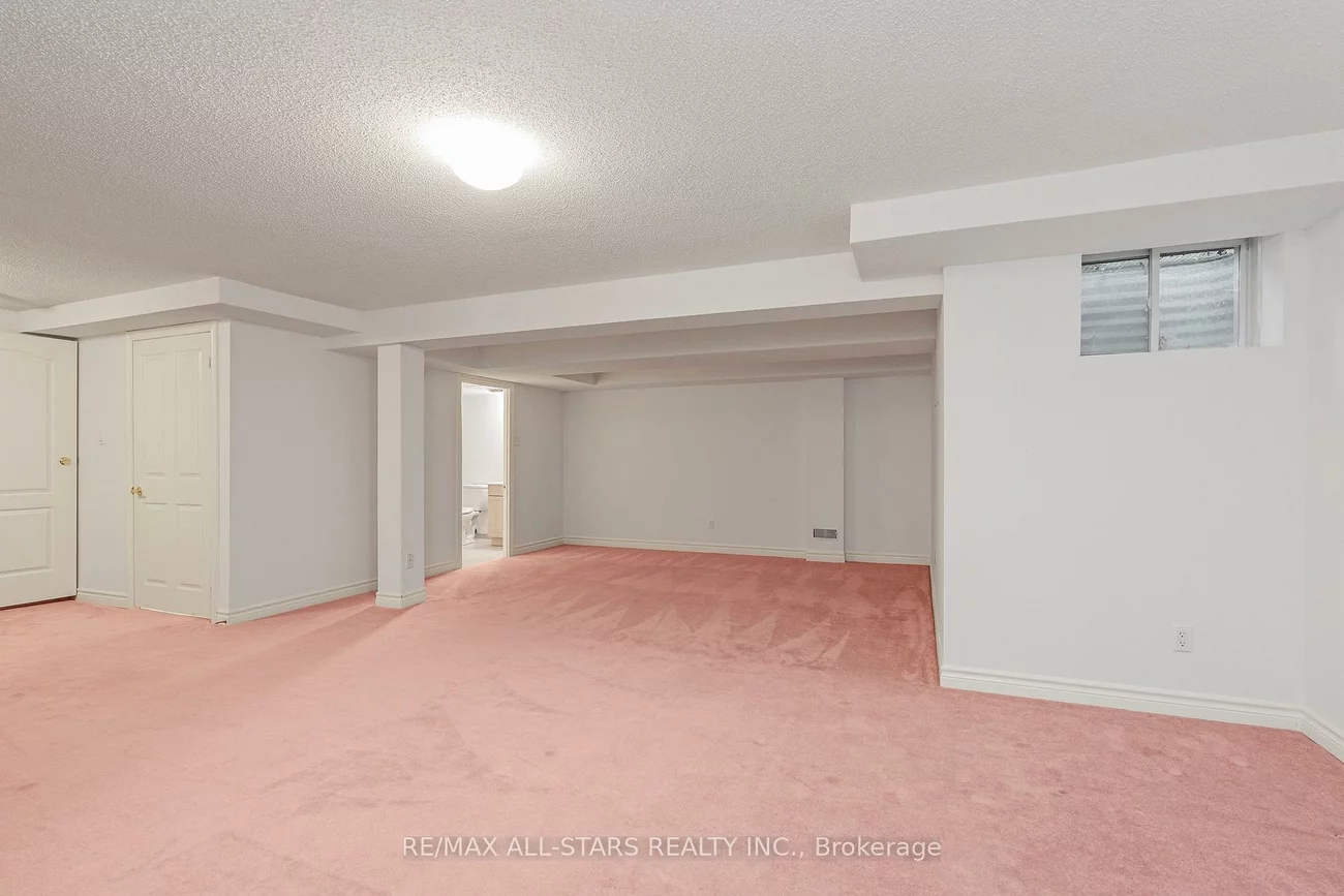 16, Kingfisher Cove, Greensborough, Markham