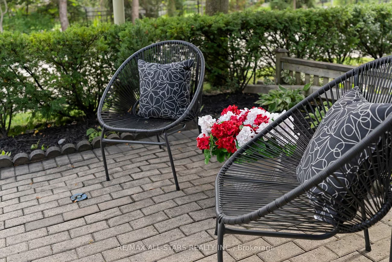 16, Kingfisher Cove, Greensborough, Markham