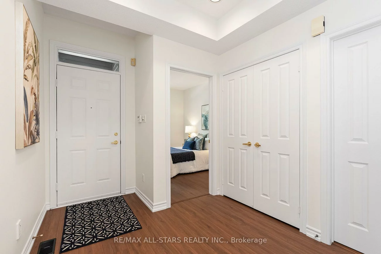 16, Kingfisher Cove, Greensborough, Markham