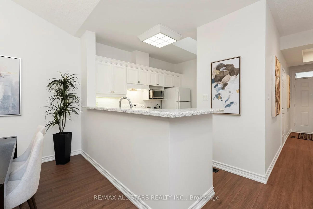 16, Kingfisher Cove, Greensborough, Markham