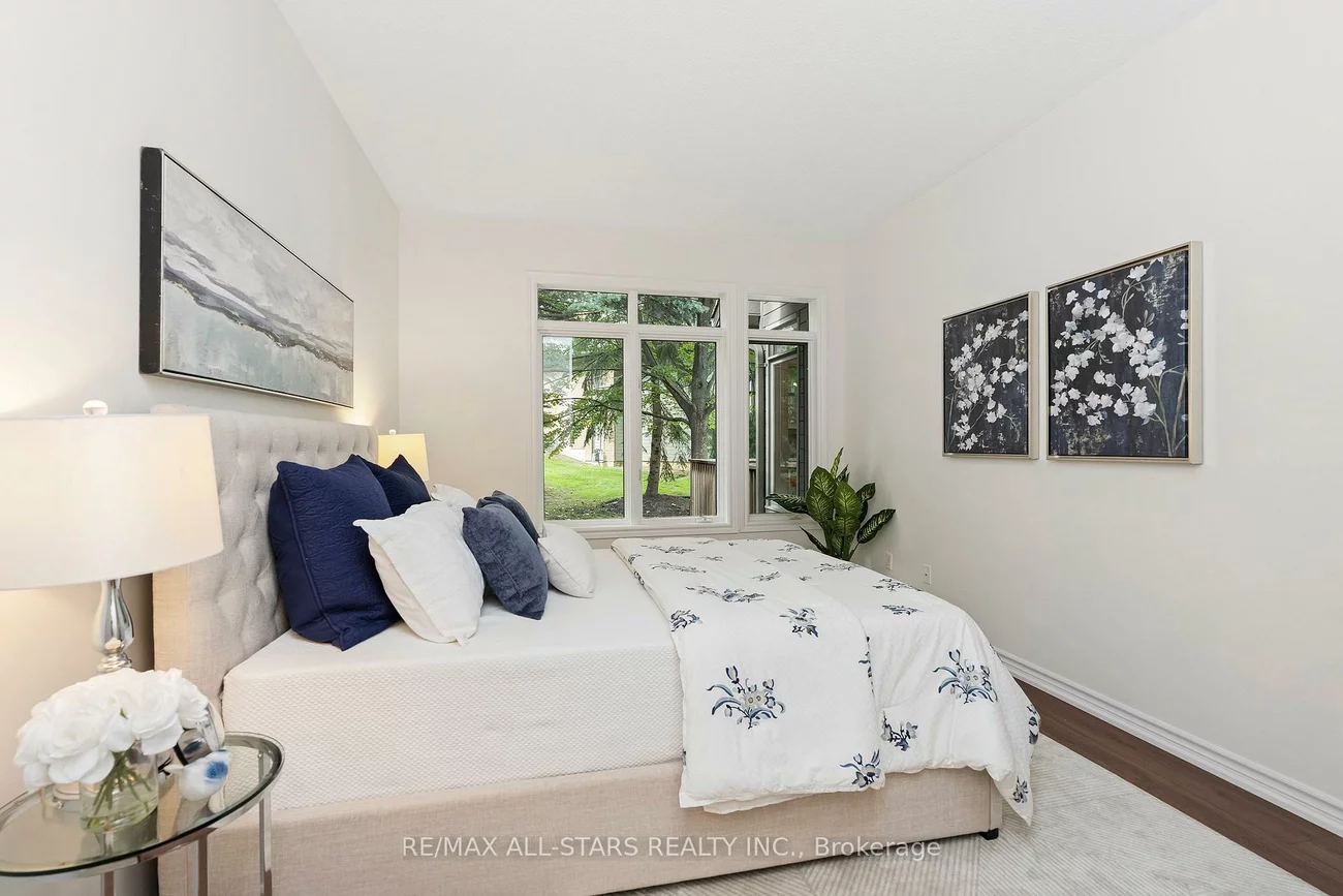 16, Kingfisher Cove, Greensborough, Markham