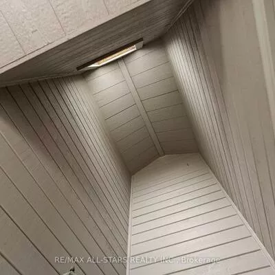16, Kingfisher Cove, Greensborough, Markham