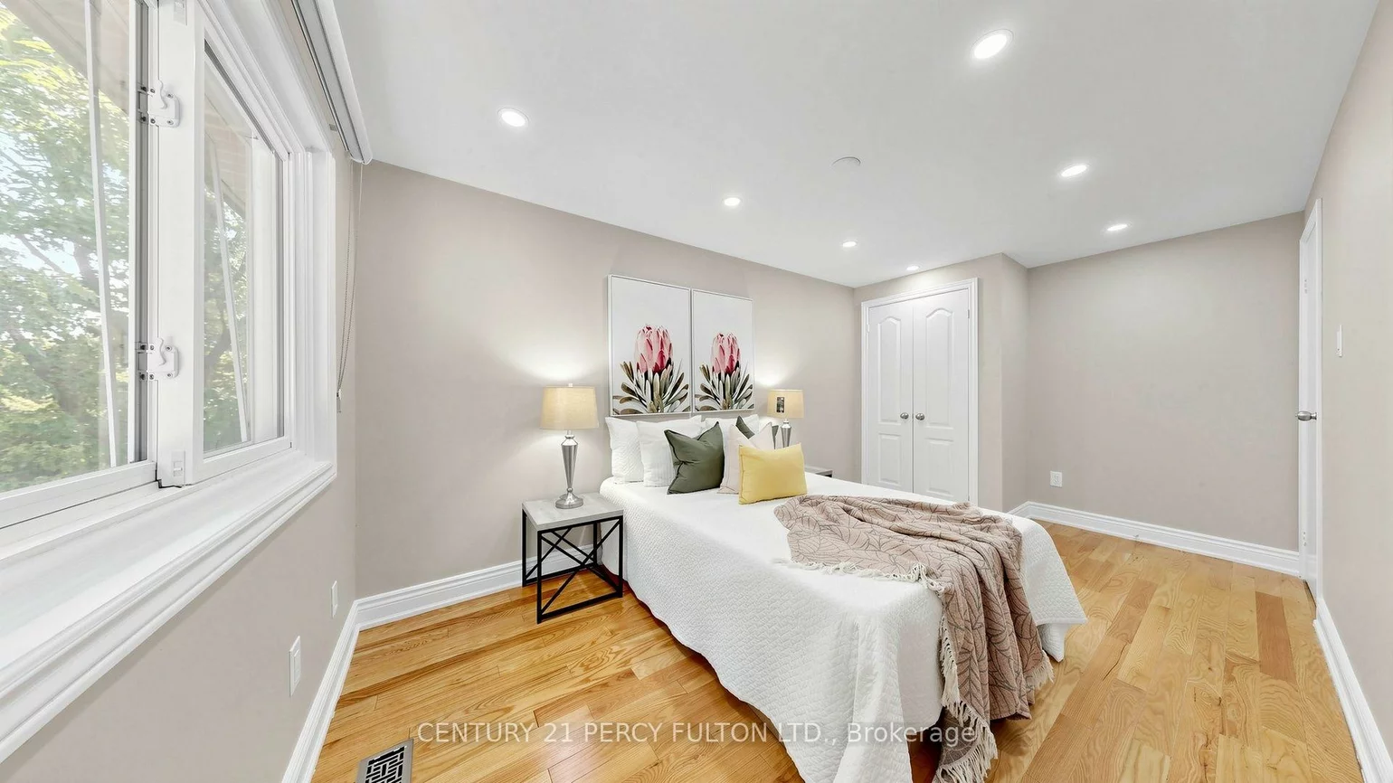 70, Knightsbridge, Markham Village, Markham