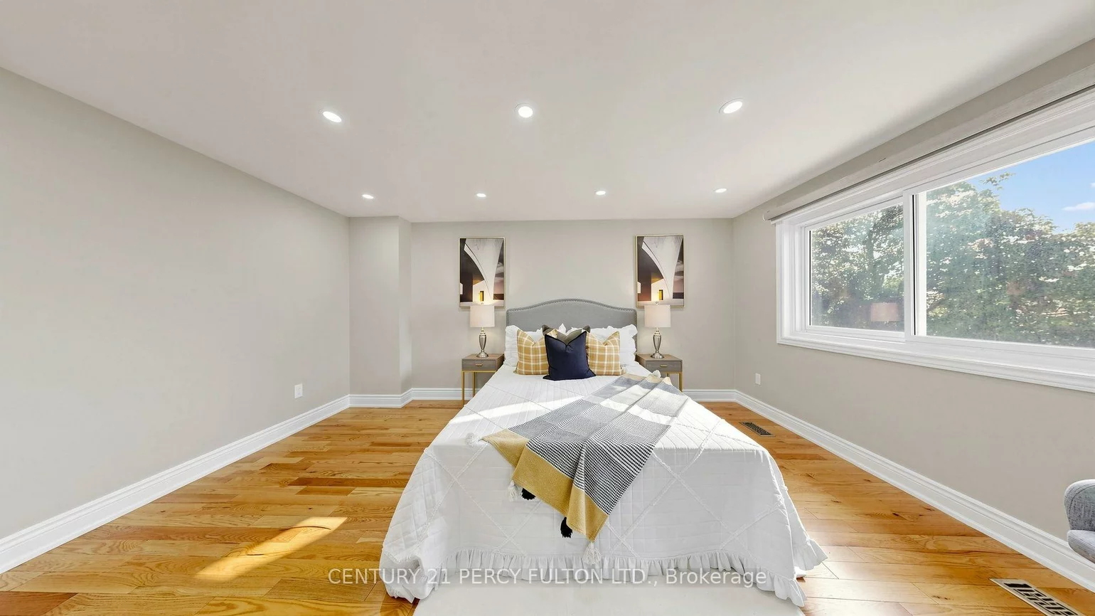 70, Knightsbridge, Markham Village, Markham