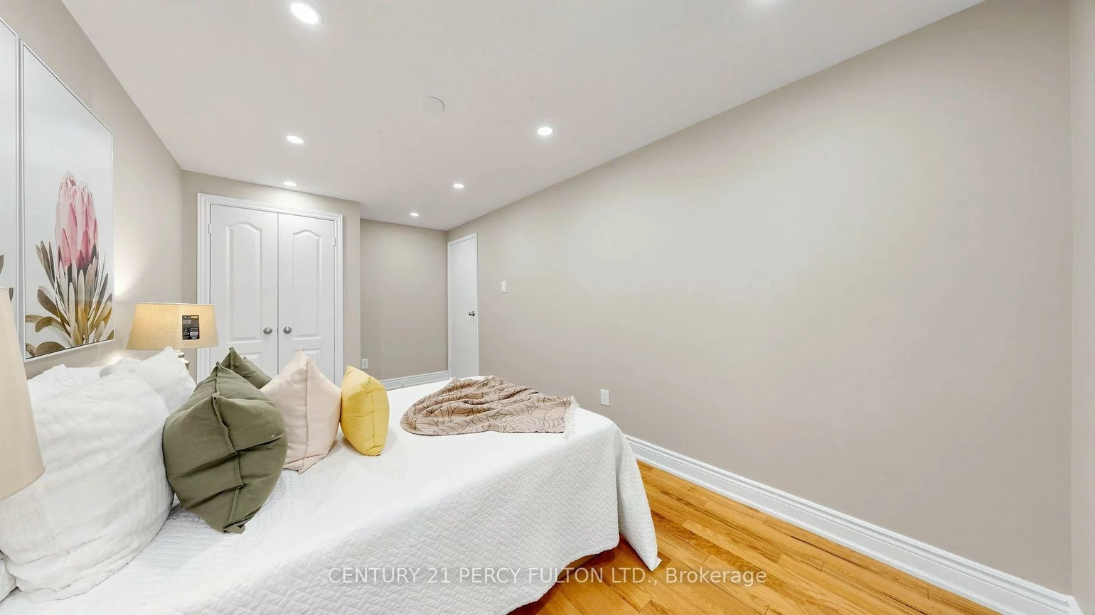 70, Knightsbridge, Markham Village, Markham