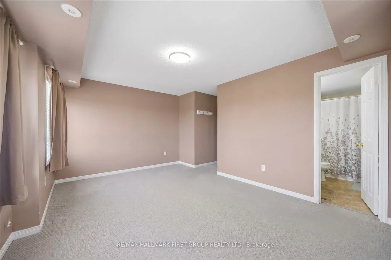 2067, Bur Oak, Greensborough, Markham
