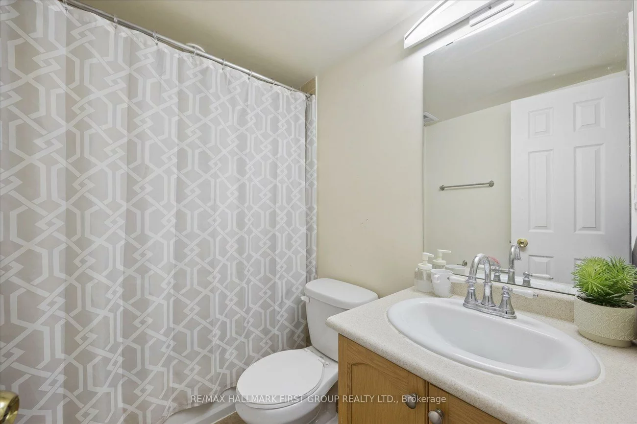 2067, Bur Oak, Greensborough, Markham