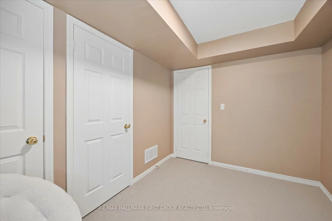 2067, Bur Oak, Greensborough, Markham