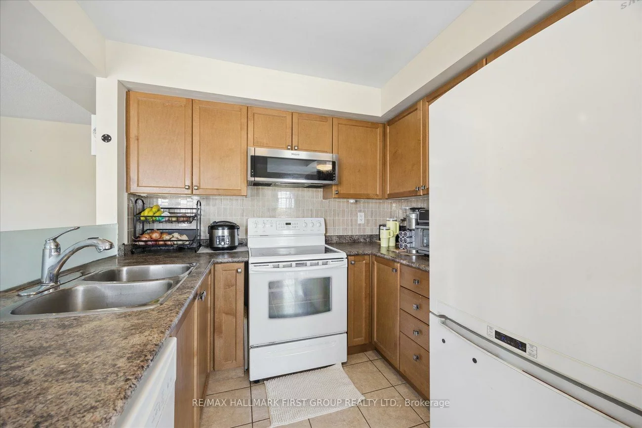 2067, Bur Oak, Greensborough, Markham
