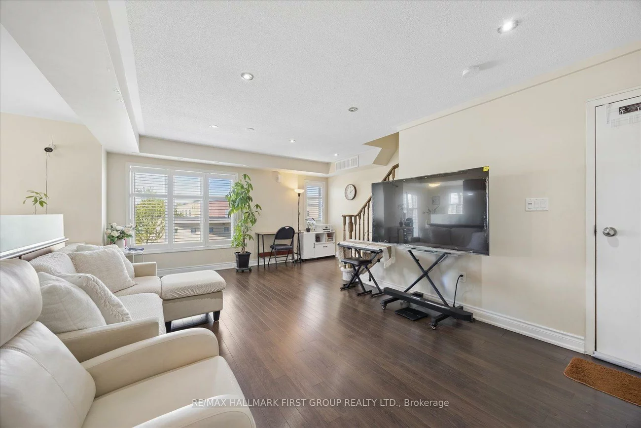 2067, Bur Oak, Greensborough, Markham