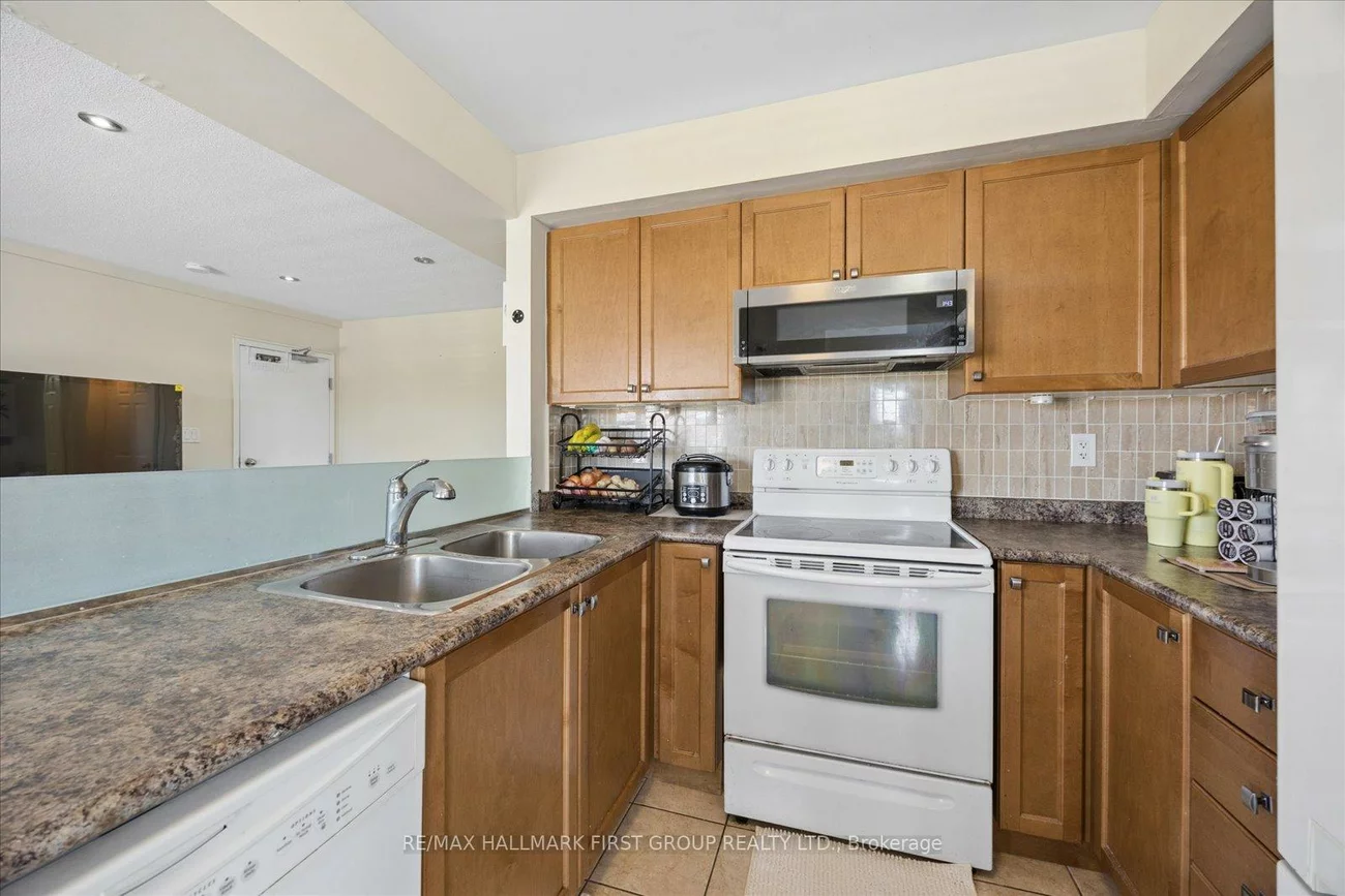 2067, Bur Oak, Greensborough, Markham