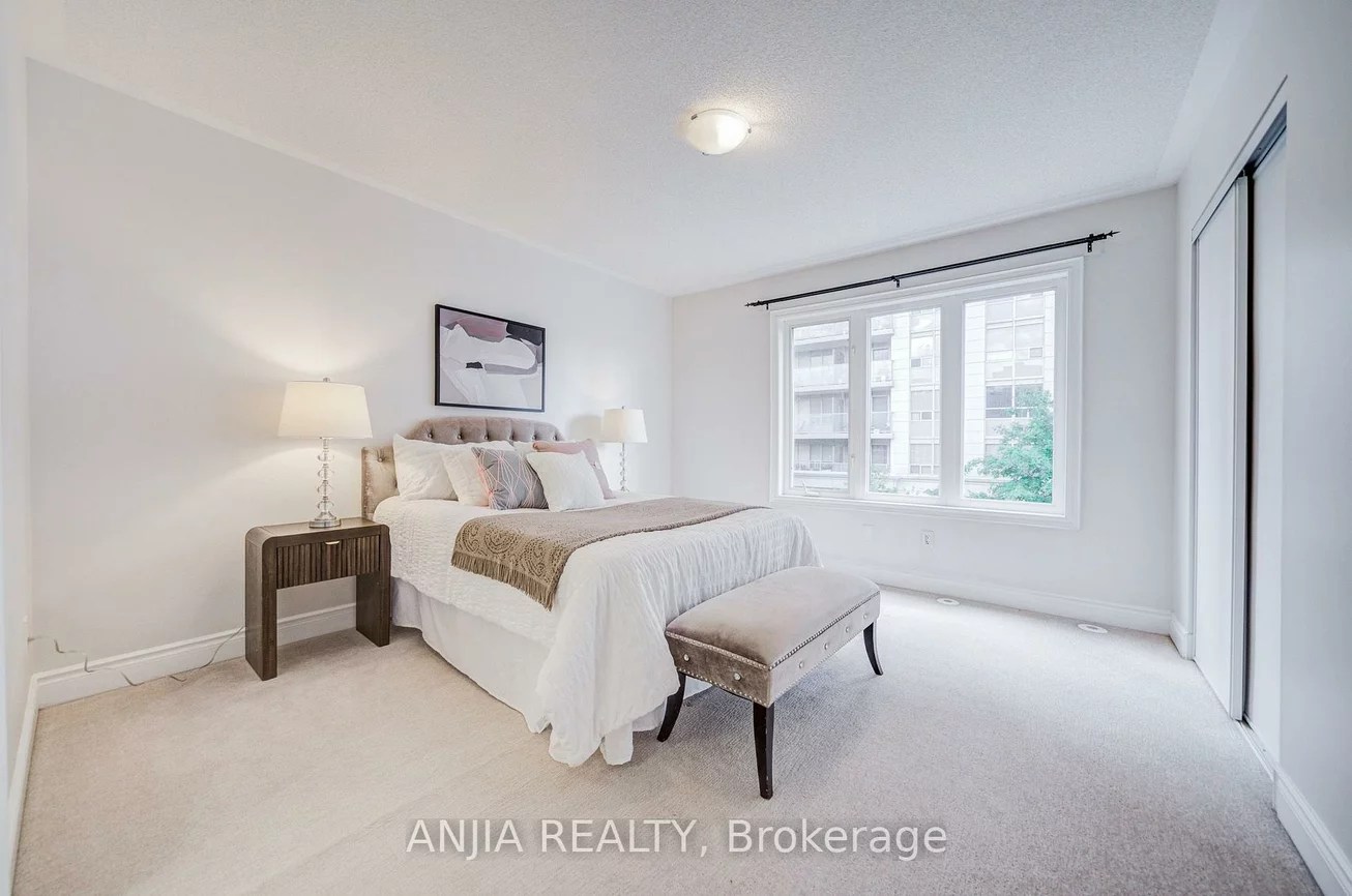 25, Galleria, Commerce Valley, Markham