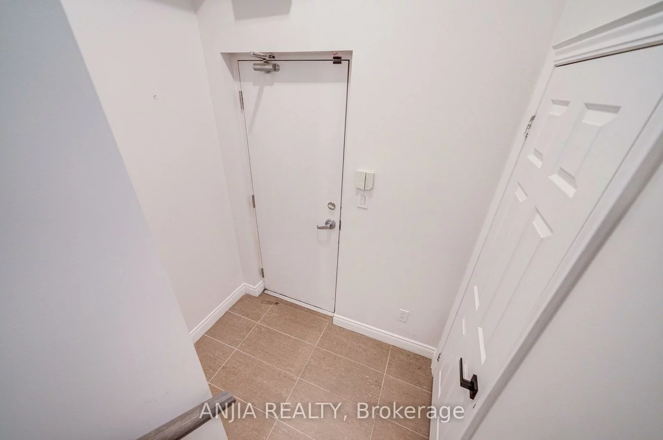 25, Galleria, Commerce Valley, Markham