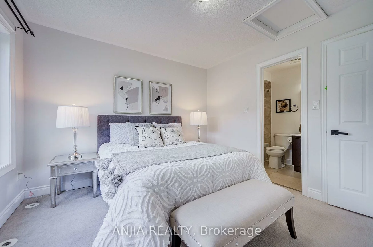 25, Galleria, Commerce Valley, Markham