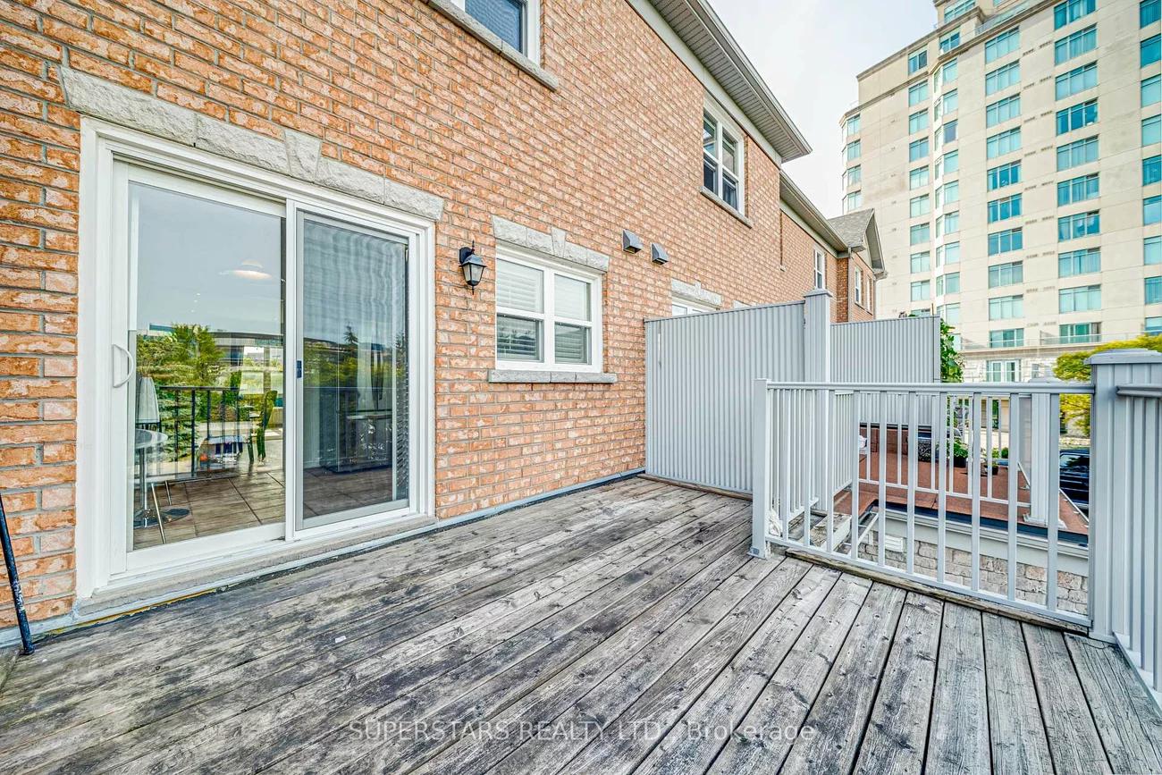 119, Pond, Commerce Valley, Markham