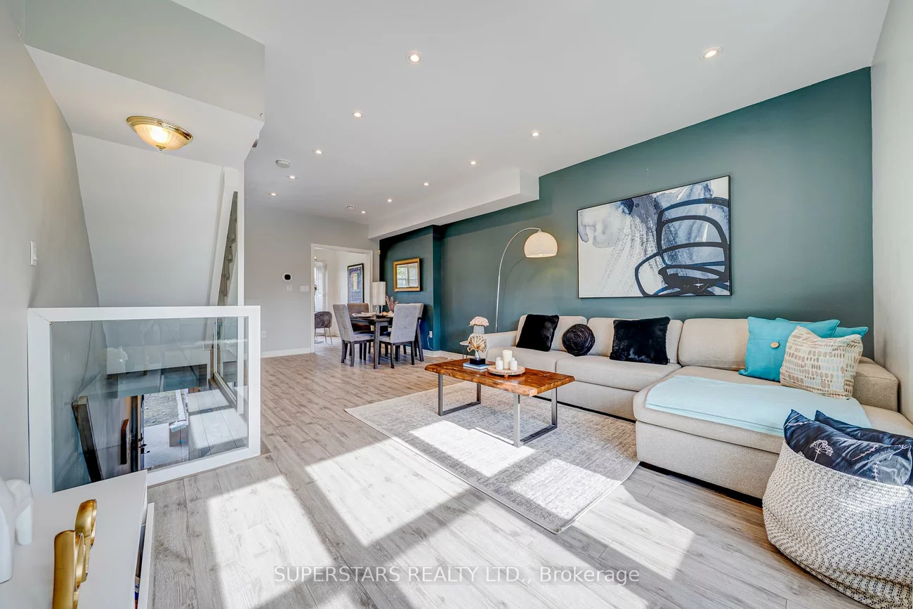 119, Pond, Commerce Valley, Markham