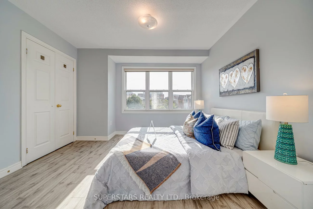 119, Pond, Commerce Valley, Markham