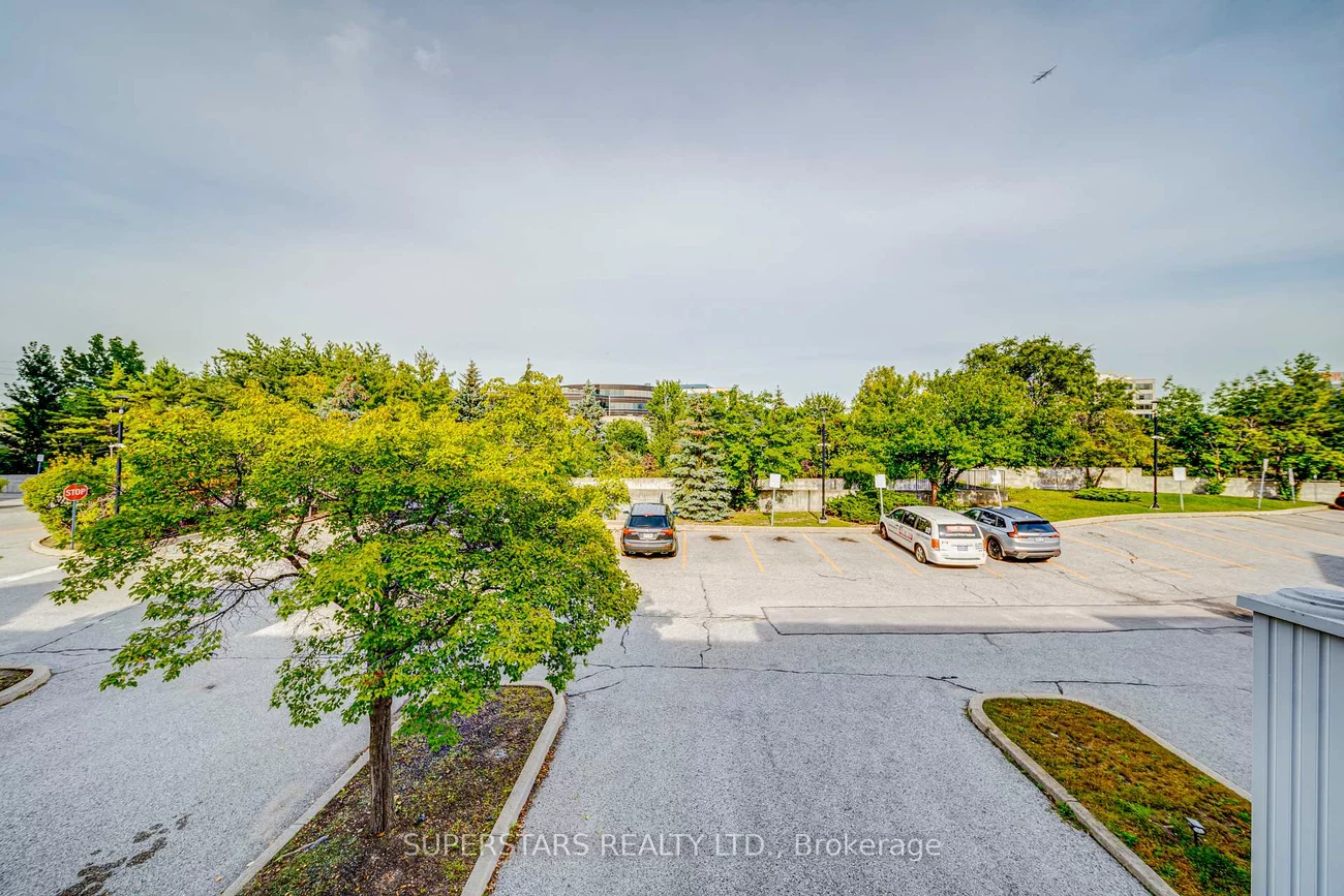 119, Pond, Commerce Valley, Markham