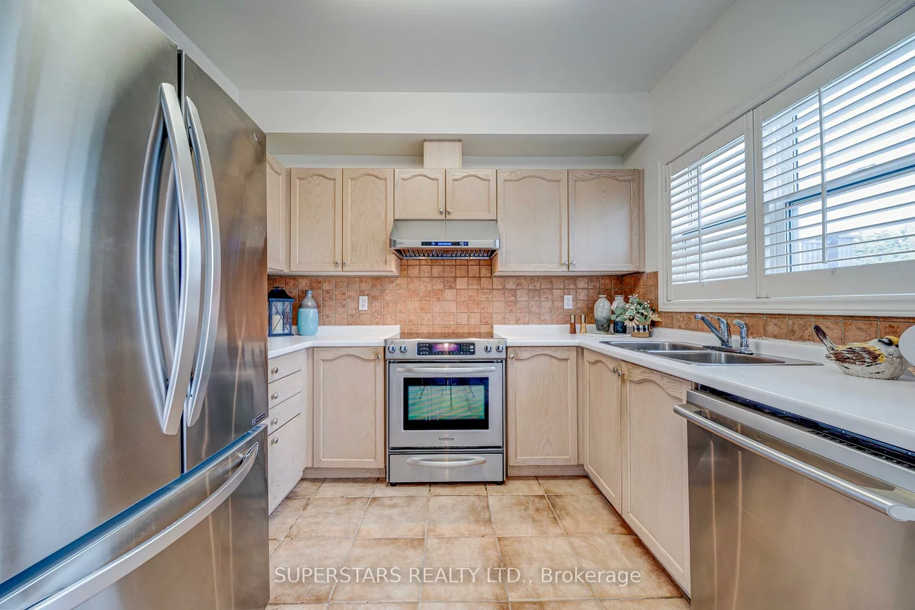 119, Pond, Commerce Valley, Markham