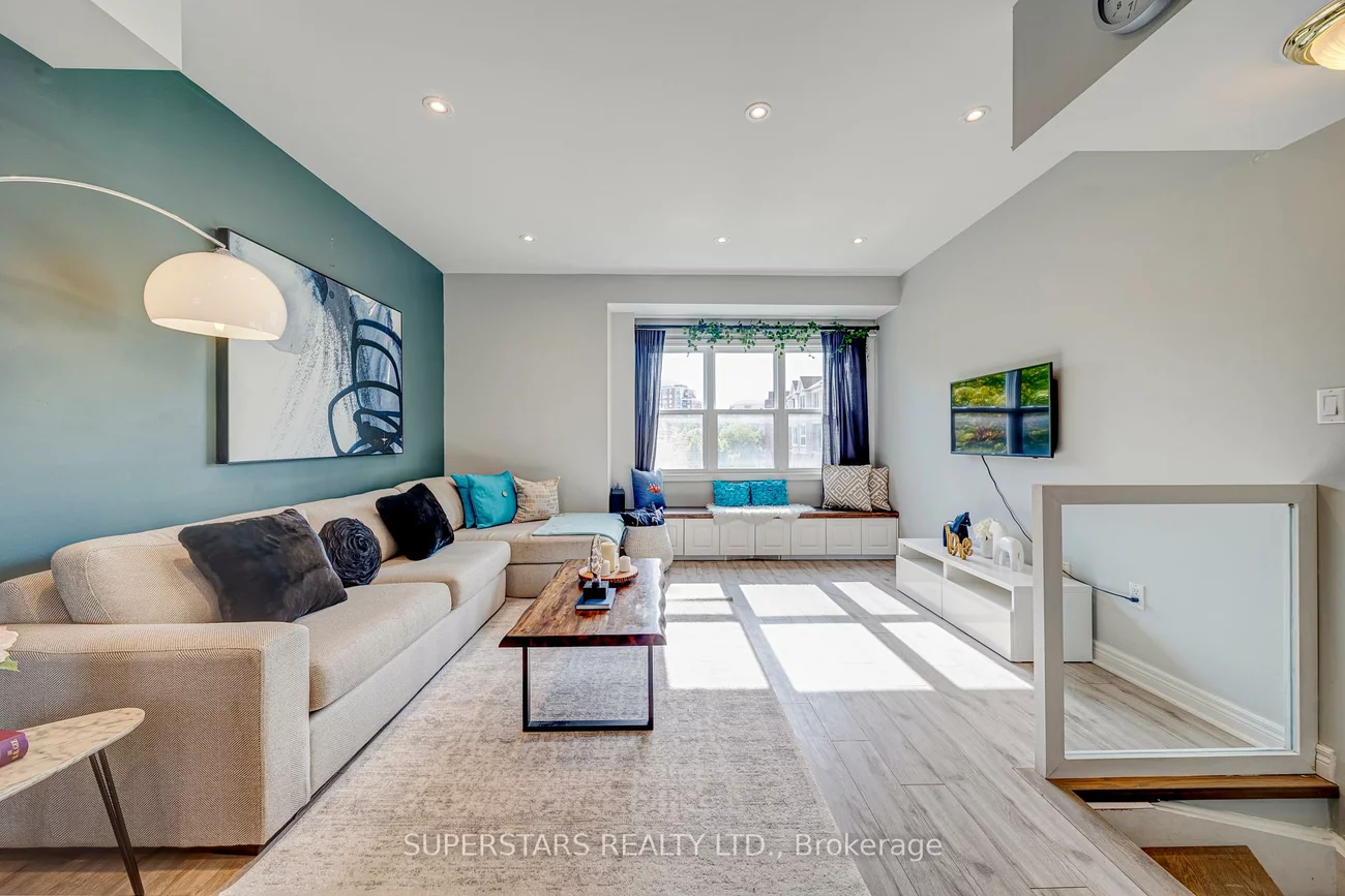 119, Pond, Commerce Valley, Markham