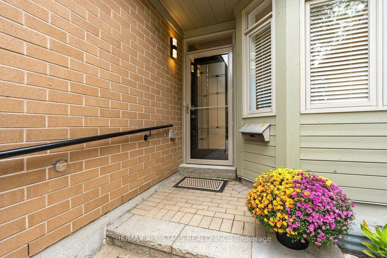 22, Sandpiper Key, Greensborough, Markham