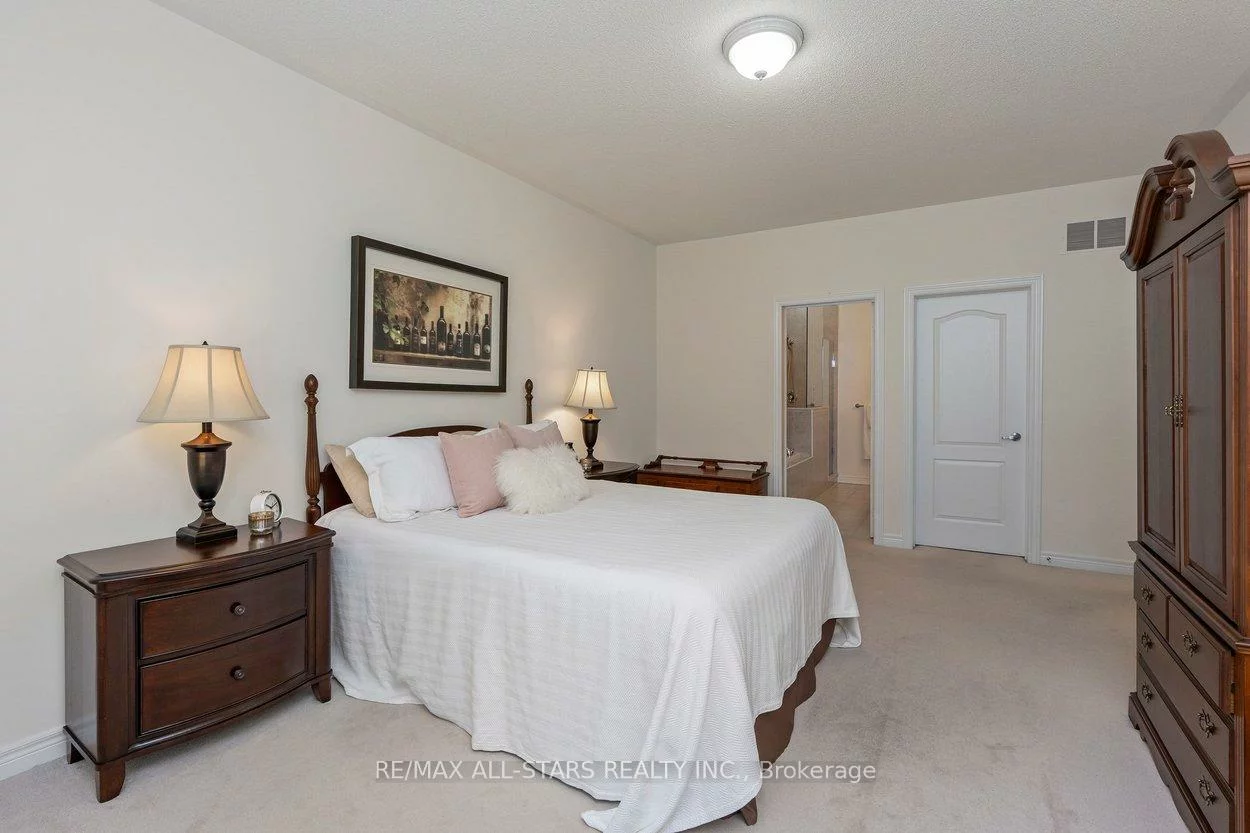 52, Oasis, Greensborough, Markham