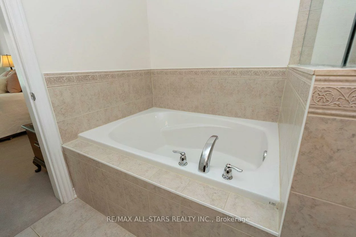 52, Oasis, Greensborough, Markham