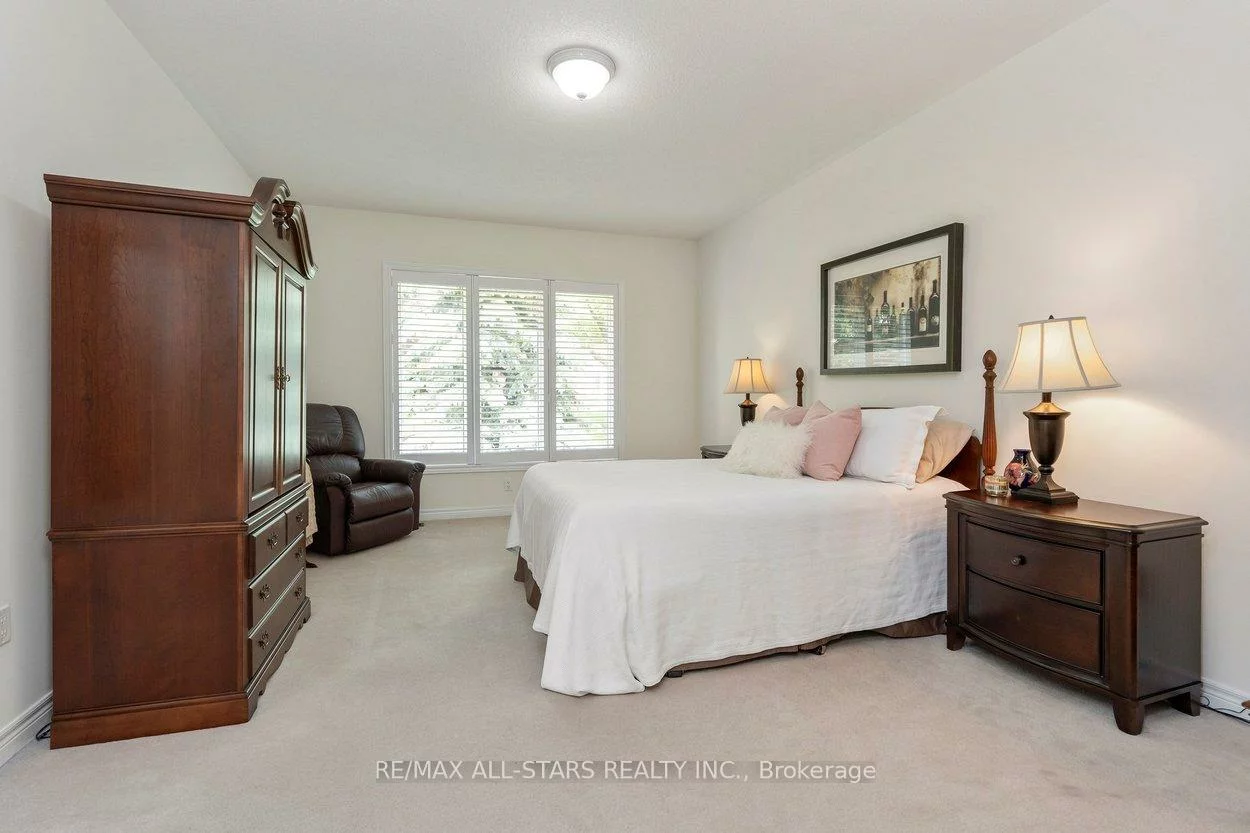 52, Oasis, Greensborough, Markham