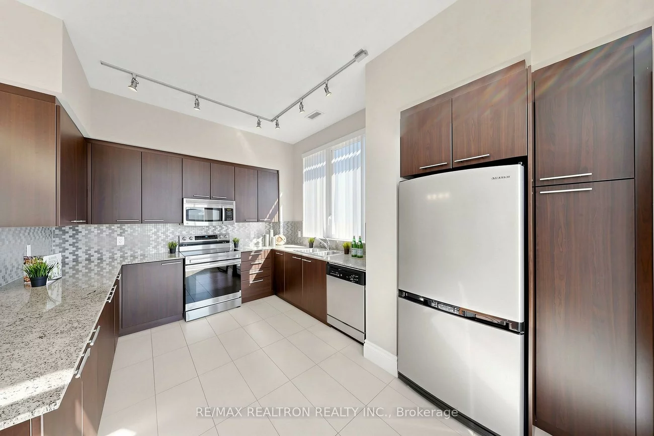 39, Galleria, Commerce Valley, Markham