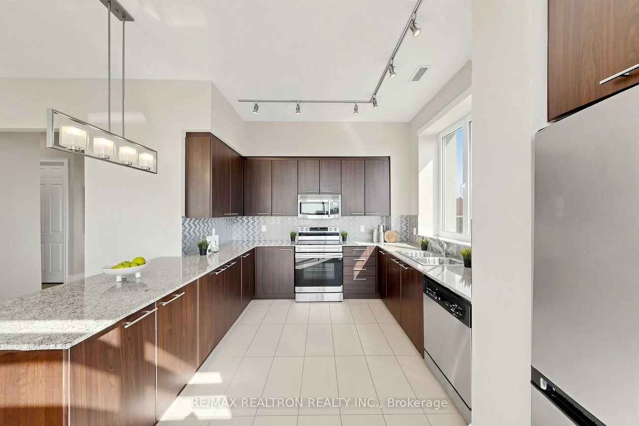 39, Galleria, Commerce Valley, Markham