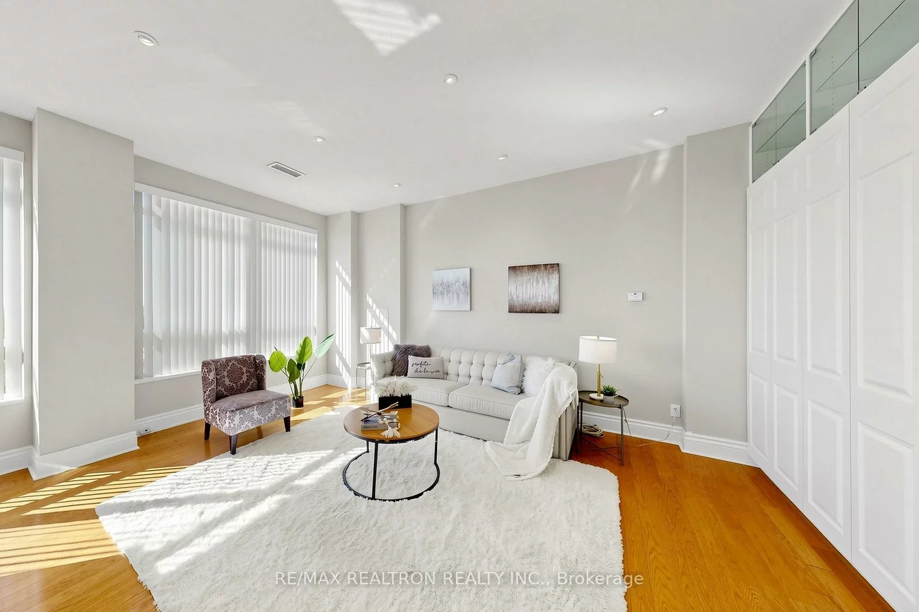 39, Galleria, Commerce Valley, Markham