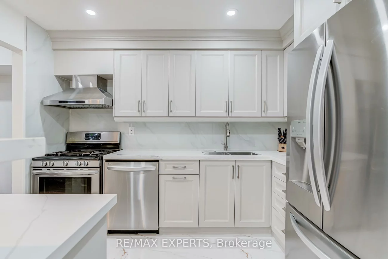 10, Knightsbridge, Markham Village, Markham