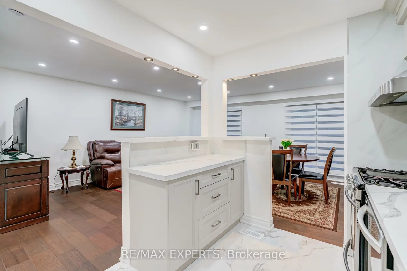 10, Knightsbridge, Markham Village, Markham