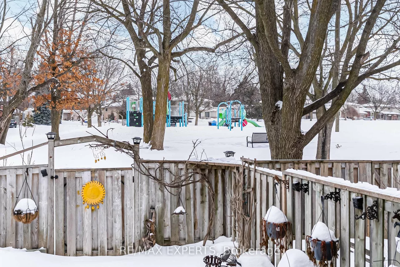 10, Knightsbridge, Markham Village, Markham