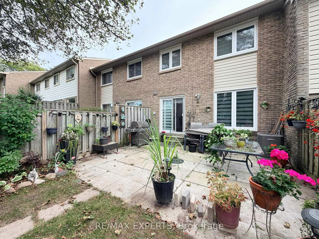 10, Knightsbridge, Markham Village, Markham