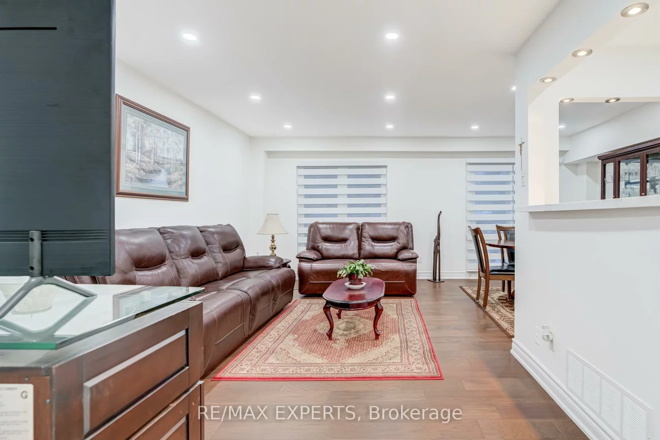 10, Knightsbridge, Markham Village, Markham
